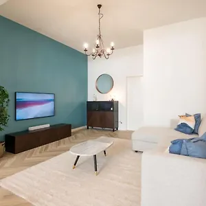  Apartment Beautiful Renovated In An Authentic Building